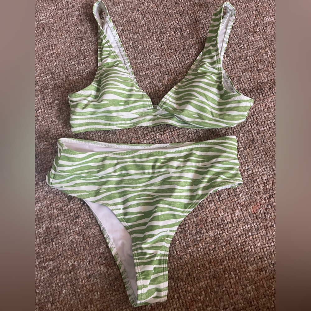 Green bikini new hasn’t been worn size small